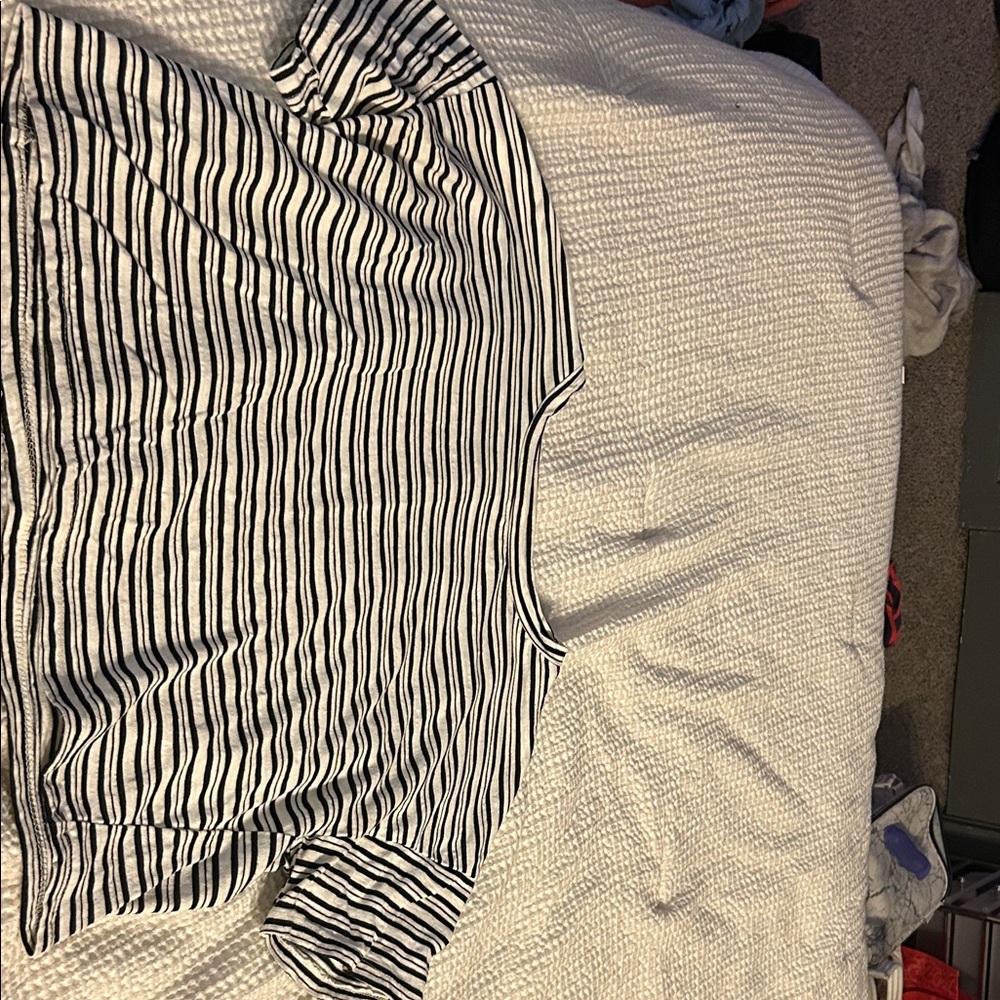 Forever 21 Black and White Striped Crop Top